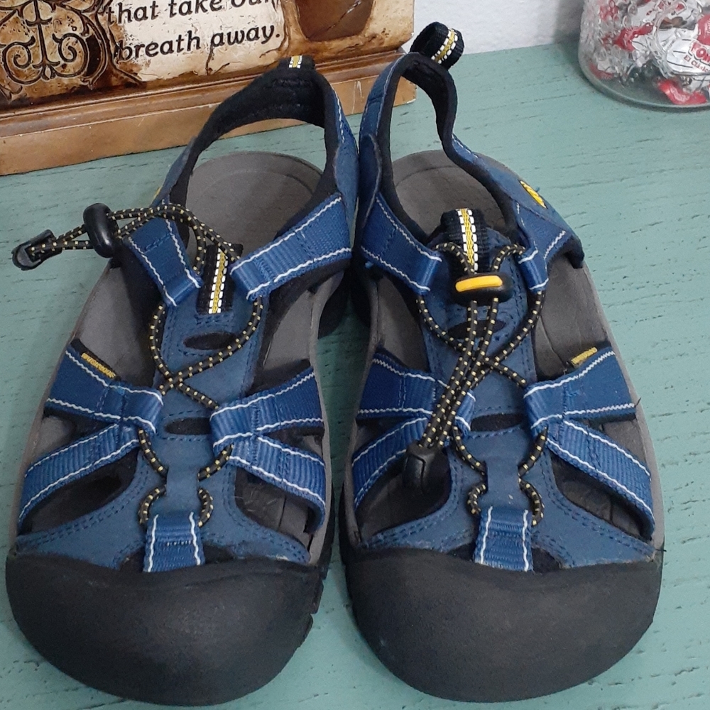 Keen Sandals size 6